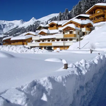 In Near Lift * Saalbach-Hinterglemm